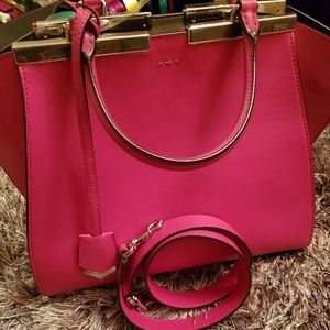 Beautiful Large Fendi Handbag!💞